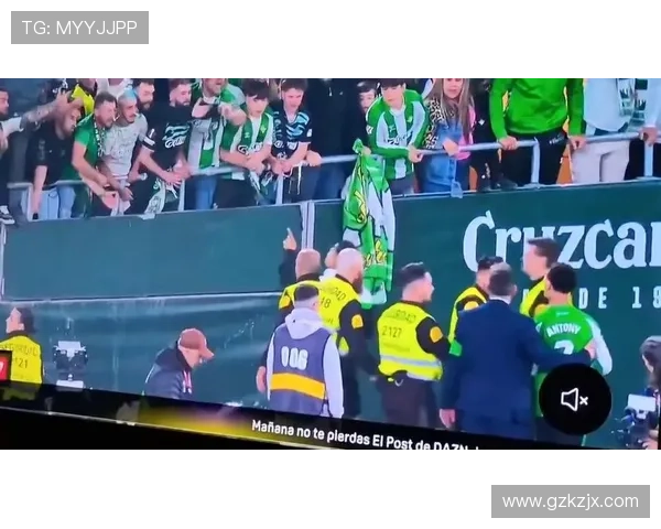 赛后安东尼与贝蒂斯球迷冲突 赛后安东尼与贝蒂斯球迷冲突